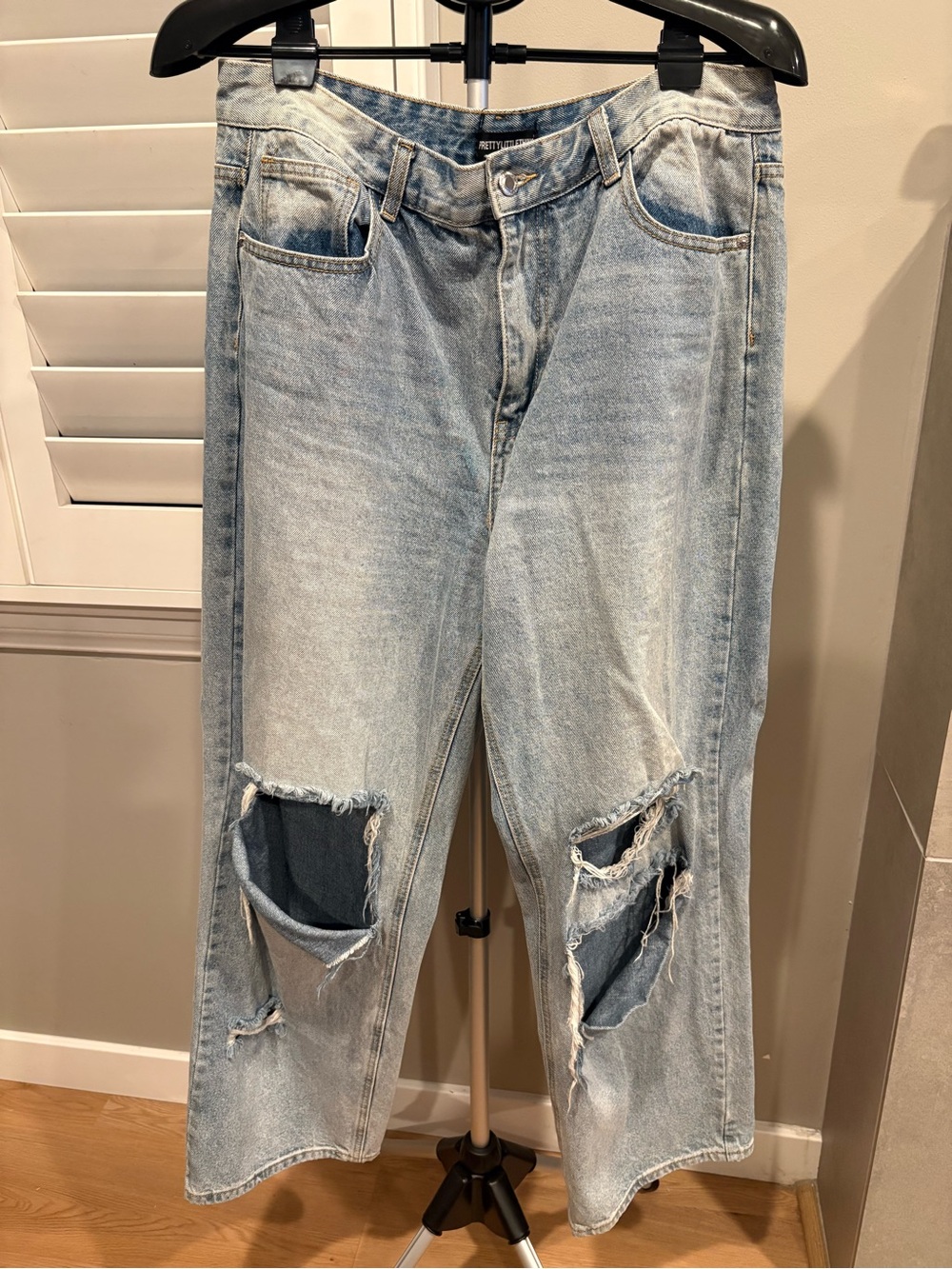 PrettyLittleThing Light Blue Distressed Boyfriend Jeans